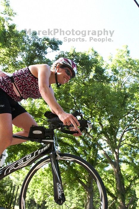 Beth Marek (bib #81) of Austin placed 4 in her age group (F 30-34) with an overall time of 01:46:51 at The Howdy Du duathlon in Berry Springs Park, Georgetown, Sunday July 6, 2008.

Filename: SRM_20080706_0843124.jpg
Aperture: f/5.6
Shutter Speed: 1/1000
Body: Canon EOS 20D
Lens: Canon EF 16-35mm f/2.8 L