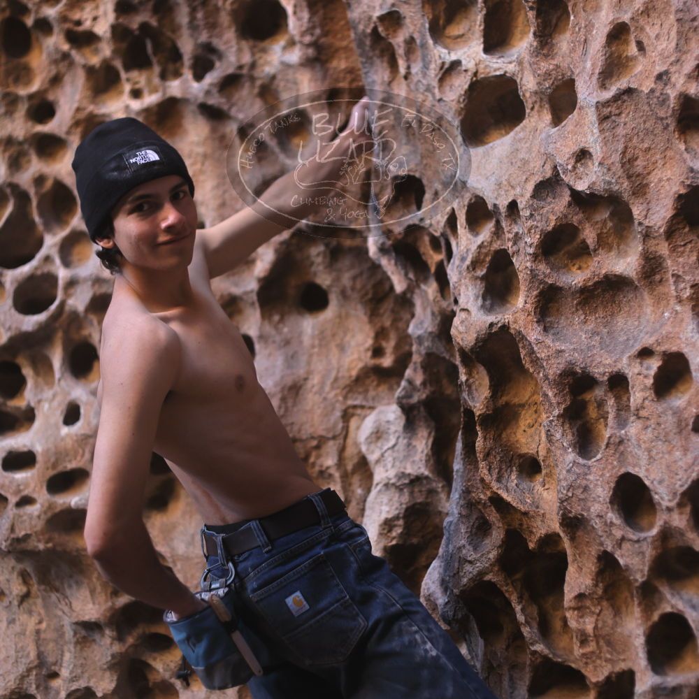 

Filename: SRM_20250316_1421060.jpg
Aperture: f/2.2
Shutter Speed: 1/200
Body: Canon EOS R6
Lens: Canon EF 50mm f/1.8 II