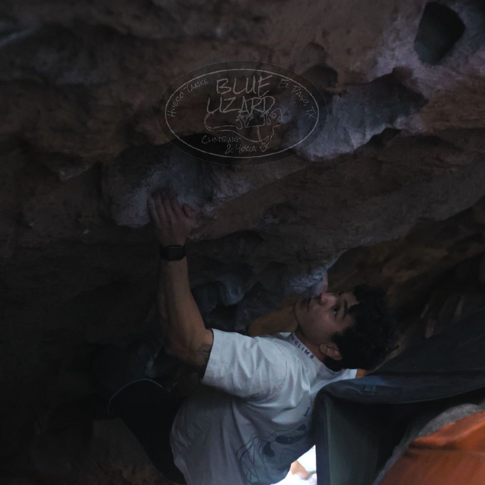 

Filename: SRM_20251126_1327380.jpg
Aperture: f/2.2
Shutter Speed: 1/320
Body: Canon EOS R6
Lens: Canon EF 50mm f/1.8 II