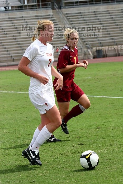 UT freshman Courtney Goodson (#7, Forward and Midfielder) in the second half. The University of Texas women's soccer team won 2-1 against the Iowa State Cyclones Sunday afternoon, October 5, 2008.
Filename: SRM_20081005_13454838.jpg
Aperture: f/5.0
Shutter Speed: 1/2000
Body: Canon EOS 20D
Lens: Canon EF 80-200mm f/2.8 L
