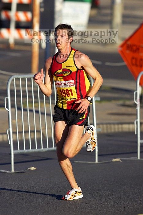 The first annual San Antonio Rock and Roll Marathon, Sunday, November 16, 2008.

Filename: SRM_20081116_08191670.jpg
Aperture: f/4.0
Shutter Speed: 1/3200
Body: Canon EOS-1D Mark II
Lens: Canon EF 300mm f/2.8 L IS