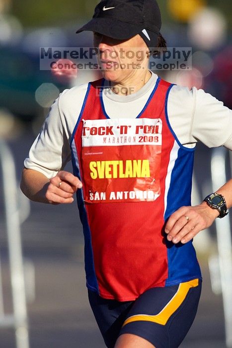 The first annual San Antonio Rock and Roll Marathon, Sunday, November 16, 2008.

Filename: SRM_20081116_08250401.jpg
Aperture: f/4.0
Shutter Speed: 1/3200
Body: Canon EOS-1D Mark II
Lens: Canon EF 300mm f/2.8 L IS