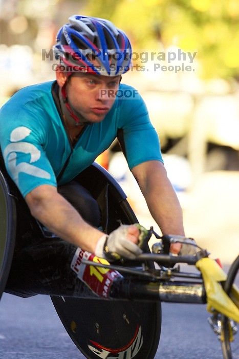 The first annual San Antonio Rock and Roll Marathon, Sunday, November 16, 2008.
Filename: SRM_20081116_09244269.jpg
Aperture: f/4.0
Shutter Speed: 1/500
Body: Canon EOS-1D Mark II
Lens: Canon EF 300mm f/2.8 L IS