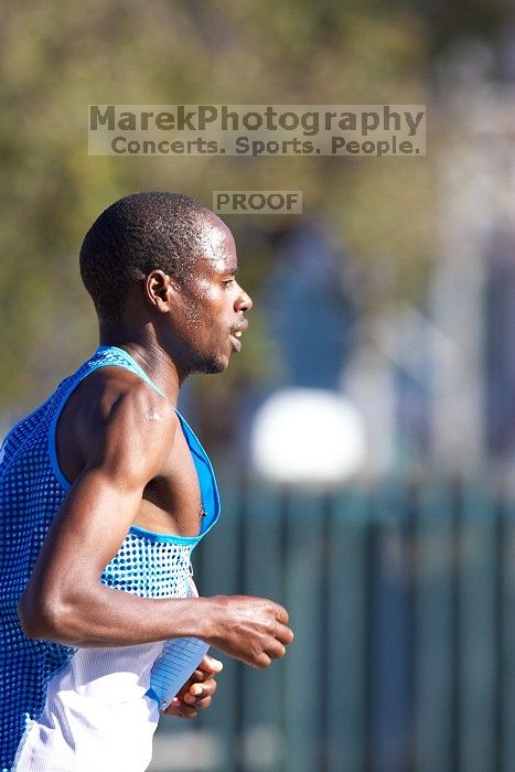 The first annual San Antonio Rock and Roll Marathon, Sunday, November 16, 2008.

Filename: SRM_20081116_09495490.jpg
Aperture: f/4.0
Shutter Speed: 1/1250
Body: Canon EOS-1D Mark II
Lens: Canon EF 300mm f/2.8 L IS