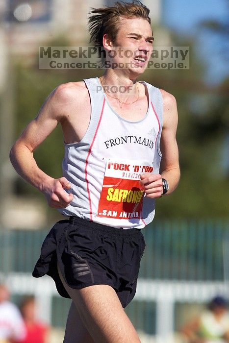The first annual San Antonio Rock and Roll Marathon, Sunday, November 16, 2008.

Filename: SRM_20081116_09512405.jpg
Aperture: f/4.0
Shutter Speed: 1/3200
Body: Canon EOS-1D Mark II
Lens: Canon EF 300mm f/2.8 L IS