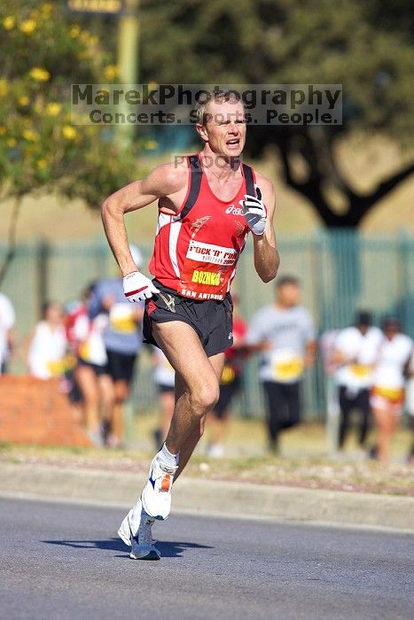 The first annual San Antonio Rock and Roll Marathon, Sunday, November 16, 2008.
Filename: SRM_20081116_09594013.jpg
Aperture: f/4.0
Shutter Speed: 1/2000
Body: Canon EOS-1D Mark II
Lens: Canon EF 300mm f/2.8 L IS