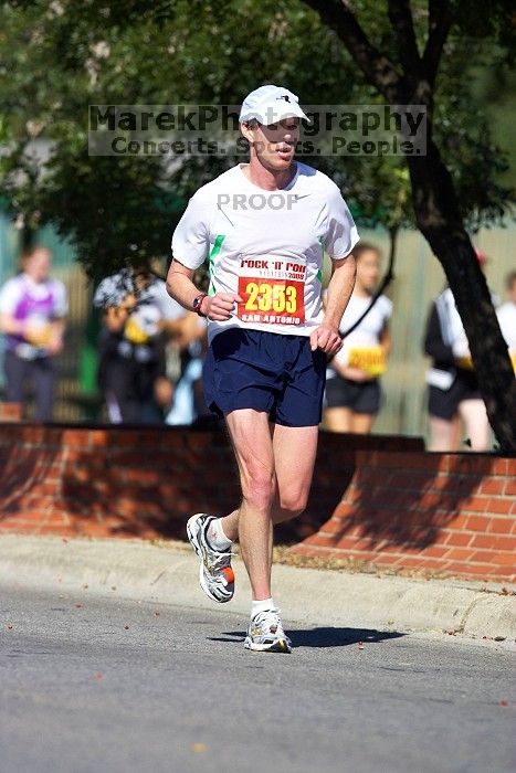 The first annual San Antonio Rock and Roll Marathon, Sunday, November 16, 2008.
Filename: SRM_20081116_11072839.jpg
Aperture: f/4.0
Shutter Speed: 1/2500
Body: Canon EOS-1D Mark II
Lens: Canon EF 300mm f/2.8 L IS