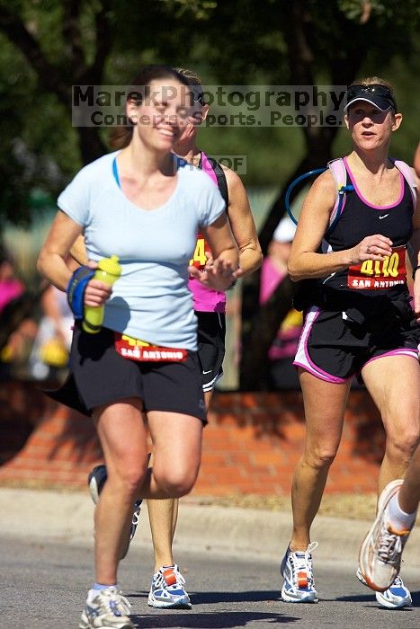 Beth Marek, bib #4236, completed the course in 3:38:21, a Boston Marathon qualifying time. The first annual San Antonio Rock and Roll Marathon, Sunday, November 16, 2008.
Filename: SRM_20081116_11153256.jpg
Aperture: f/4.0
Shutter Speed: 1/2500
Body: Canon EOS-1D Mark II
Lens: Canon EF 300mm f/2.8 L IS