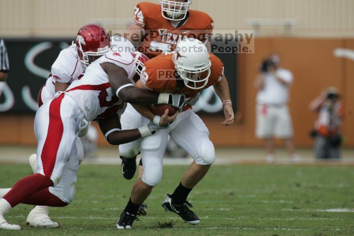 The University of Texas football team defeated the Arkansas Razorbacks with a score of 52-10 in Austin, TX on Saturday, September 27, 2008.
Filename: SRM_20080927_14553035.jpg
Aperture: f/5.6
Shutter Speed: 1/1000
Body: Canon EOS-1D Mark II
Lens: Canon EF 300mm f/2.8 L IS