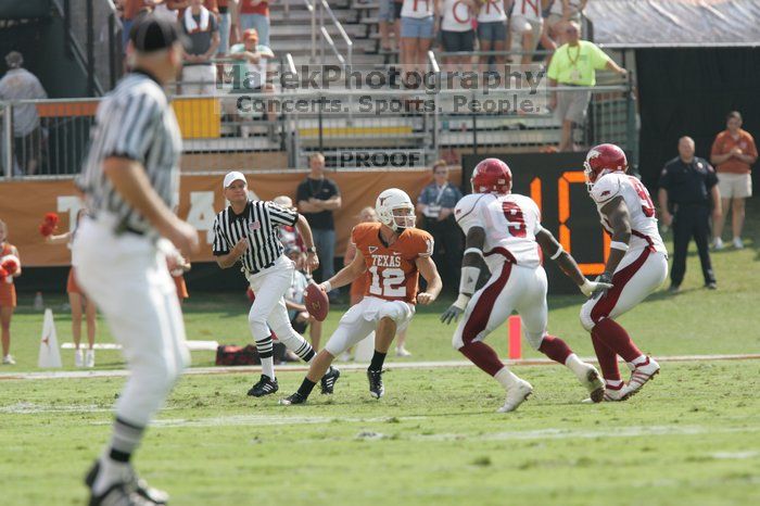 The University of Texas football team defeated the Arkansas Razorbacks with a score of 52-10 in Austin, TX on Saturday, September 27, 2008.

Filename: SRM_20080927_15341621.jpg
Aperture: f/5.6
Shutter Speed: 1/1600
Body: Canon EOS-1D Mark II
Lens: Canon EF 300mm f/2.8 L IS