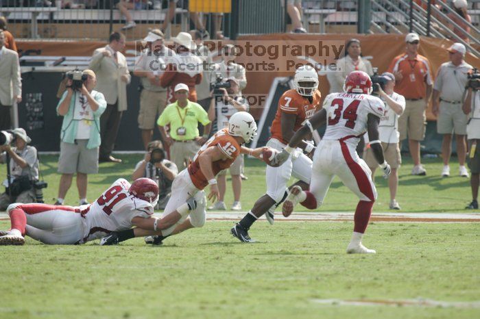 The University of Texas football team defeated the Arkansas Razorbacks with a score of 52-10 in Austin, TX on Saturday, September 27, 2008.
Filename: SRM_20080927_15515096.jpg
Aperture: f/5.6
Shutter Speed: 1/1000
Body: Canon EOS-1D Mark II
Lens: Canon EF 300mm f/2.8 L IS