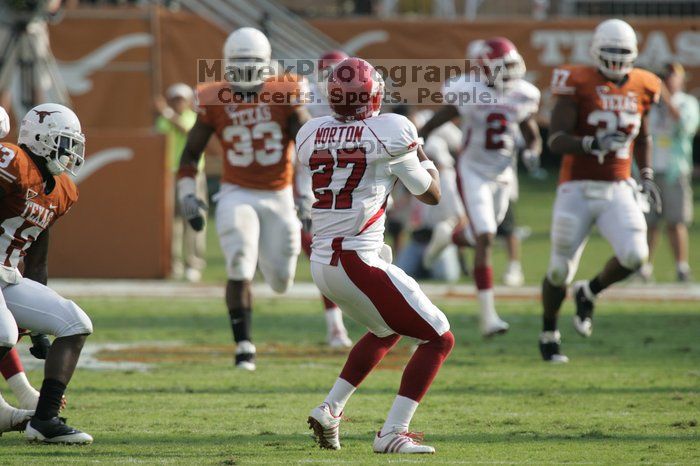 The University of Texas football team defeated the Arkansas Razorbacks with a score of 52-10 in Austin, TX on Saturday, September 27, 2008.
Filename: SRM_20080927_17081050.jpg
Aperture: f/5.6
Shutter Speed: 1/1600
Body: Canon EOS-1D Mark II
Lens: Canon EF 300mm f/2.8 L IS