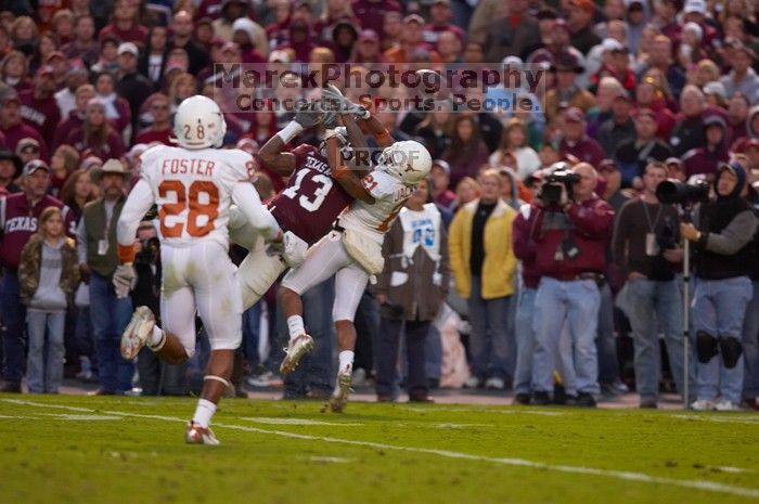 The University of Texas, Austin played Texas A&M in football at Kyle Field, College Station, on November 23, 2007. UT lost to the Aggies, 30 to 38.
Filename: SRM_20071123_1806343.jpg
Aperture: f/2.8
Shutter Speed: 1/640
Body: Canon EOS-1D Mark II
Lens: Canon EF 300mm f/2.8 L IS