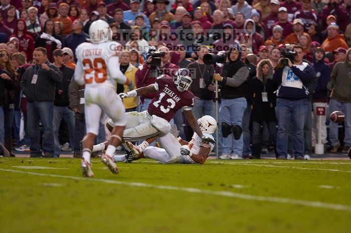 The University of Texas, Austin played Texas A&M in football at Kyle Field, College Station, on November 23, 2007. UT lost to the Aggies, 30 to 38.
Filename: SRM_20071123_1806366.jpg
Aperture: f/2.8
Shutter Speed: 1/640
Body: Canon EOS-1D Mark II
Lens: Canon EF 300mm f/2.8 L IS