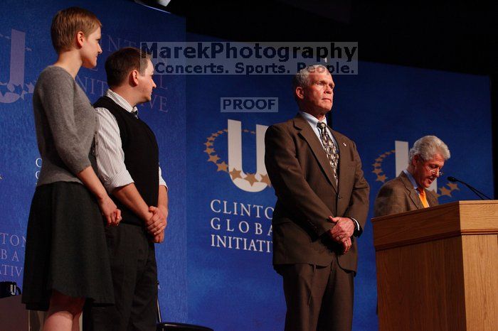 Former President Bill Clinton hands out commitment certificates to CGIU attendees for their exceptional pledges to the CGI cause during the opening plenary session of the CGIU meeting. Day one of the 2nd Annual Clinton Global Initiative University (CGIU) meeting was held at The University of Texas at Austin, Friday, February 13, 2009.
Filename: SRM_20090213_16482050.jpg
Aperture: f/4.0
Shutter Speed: 1/200
Body: Canon EOS-1D Mark II
Lens: Canon EF 80-200mm f/2.8 L