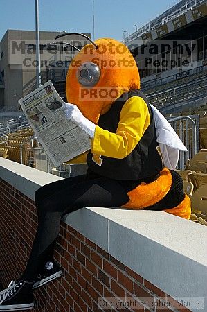 1020409145

Filename: img_9562_std.jpg
Aperture: f/10.0
Shutter Speed: 1/200
Body: Canon EOS 20D
Lens: Canon EF-S 18-55mm f/3.5-5.6