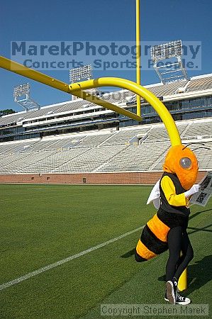 1020409145

Filename: img_9531_std.jpg
Aperture: f/13.0
Shutter Speed: 1/125
Body: Canon EOS 20D
Lens: Canon EF-S 18-55mm f/3.5-5.6