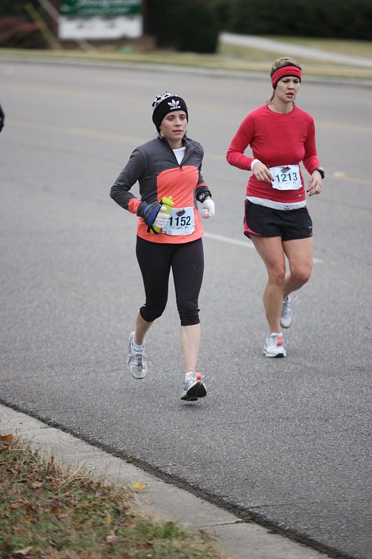 Beth Marek running the Rocket City Marathon on Saturday, December 12, 2009 in Huntsville.
Filename: SRM_20091212_12022327.JPG
Aperture: f/2.8
Shutter Speed: 1/800
Body: Canon EOS-1D Mark II
Lens: Canon EF 80-200mm f/2.8 L