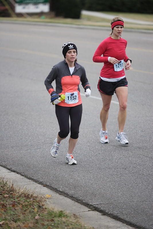 Beth Marek running the Rocket City Marathon on Saturday, December 12, 2009 in Huntsville.
Filename: SRM_20091212_12022328.JPG
Aperture: f/2.8
Shutter Speed: 1/800
Body: Canon EOS-1D Mark II
Lens: Canon EF 80-200mm f/2.8 L