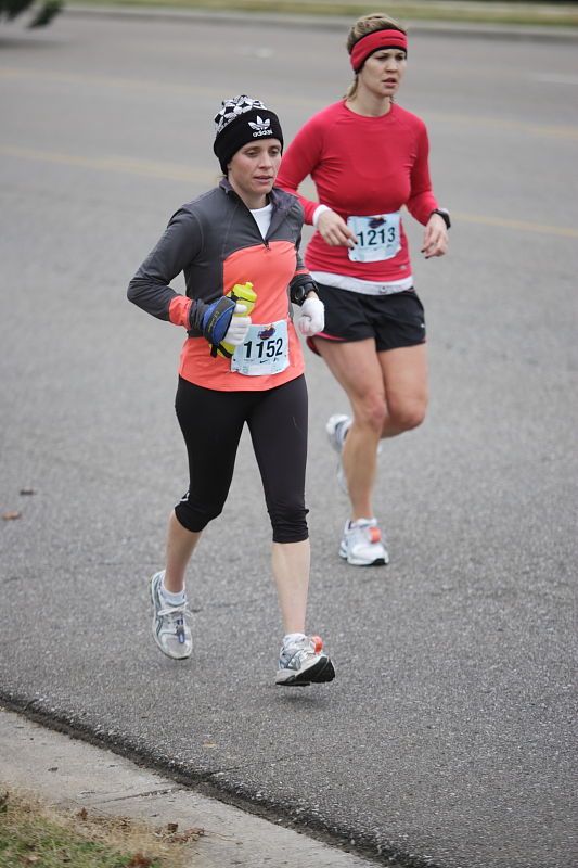 Beth Marek running the Rocket City Marathon on Saturday, December 12, 2009 in Huntsville.
Filename: SRM_20091212_12022535.JPG
Aperture: f/2.8
Shutter Speed: 1/800
Body: Canon EOS-1D Mark II
Lens: Canon EF 80-200mm f/2.8 L