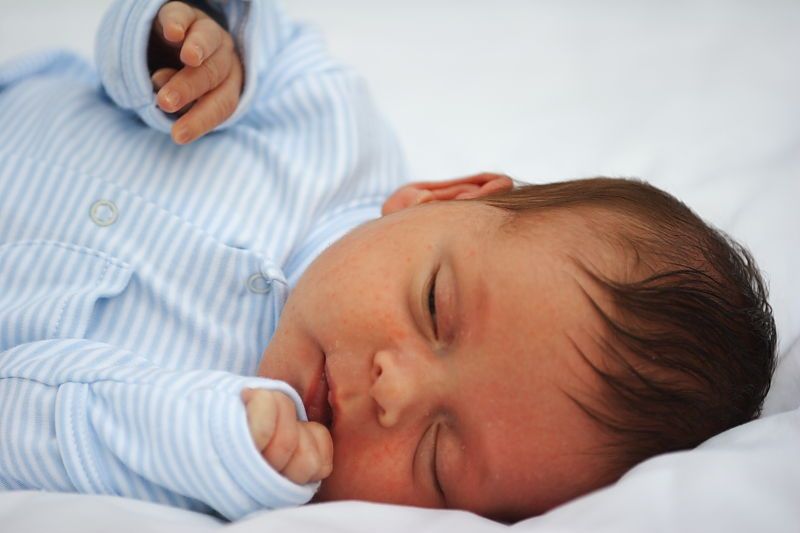 Baby Maddox Helbing, 3 weeks old, at Lake Oconee on Friday, November 27, 2009.
Filename: SRM_20091127_16243048.JPG
Aperture: f/2.8
Shutter Speed: 1/320
Body: Canon EOS 20D
Lens: Canon EF 80-200mm f/2.8 L