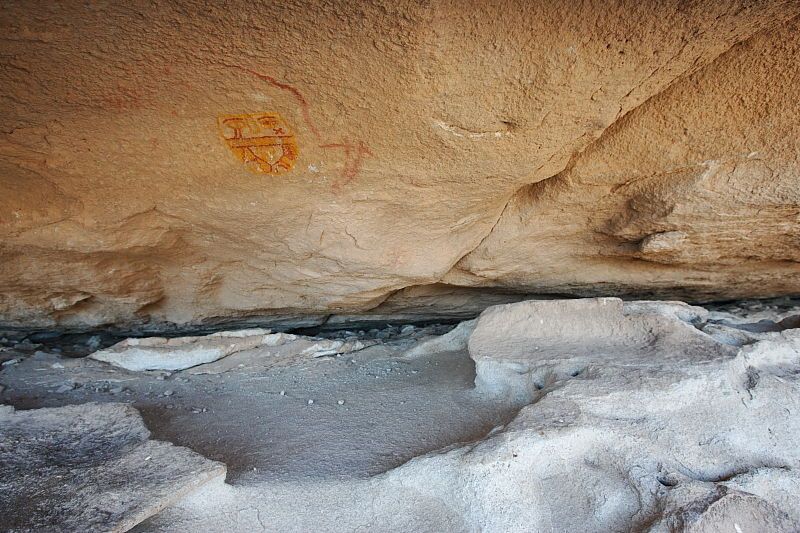 Rock climbing in Hueco Tanks State Park and Historic Site during the Hueco Tanks Awesome Fest 2010 trip, Saturday, May 22, 2010.
Filename: SRM_20100522_15363721.JPG
Aperture: f/5.6
Shutter Speed: 1/125
Body: Canon EOS-1D Mark II
Lens: Canon EF 16-35mm f/2.8 L