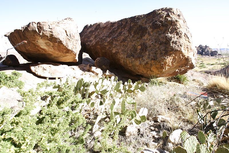 Rock climbing in Hueco Tanks State Park and Historic Site during the Hueco Tanks Awesome Fest 2010 trip, Sunday, May 23, 2010.
Filename: SRM_20100523_18294221.JPG
Aperture: f/8.0
Shutter Speed: 1/40
Body: Canon EOS-1D Mark II
Lens: Canon EF 16-35mm f/2.8 L