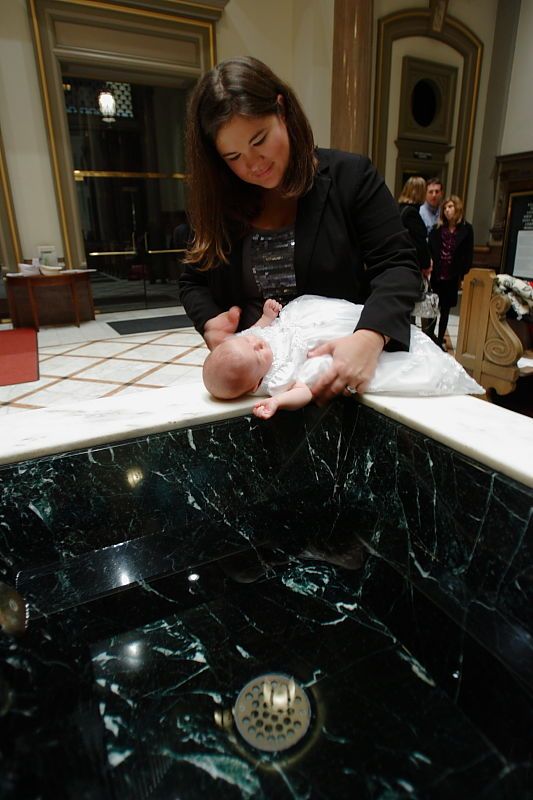 

Filename: SRM_20110108_18302144.JPG
Aperture: f/2.8
Shutter Speed: 1/15
Body: Canon EOS-1D Mark II
Lens: Canon EF 16-35mm f/2.8 L