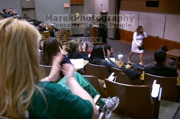 

Filename: SRM_20060325_135424_9.jpg
Aperture: f/3.5
Shutter Speed: 1/25
Body: Canon EOS DIGITAL REBEL
Lens: Canon EF-S 18-55mm f/3.5-5.6