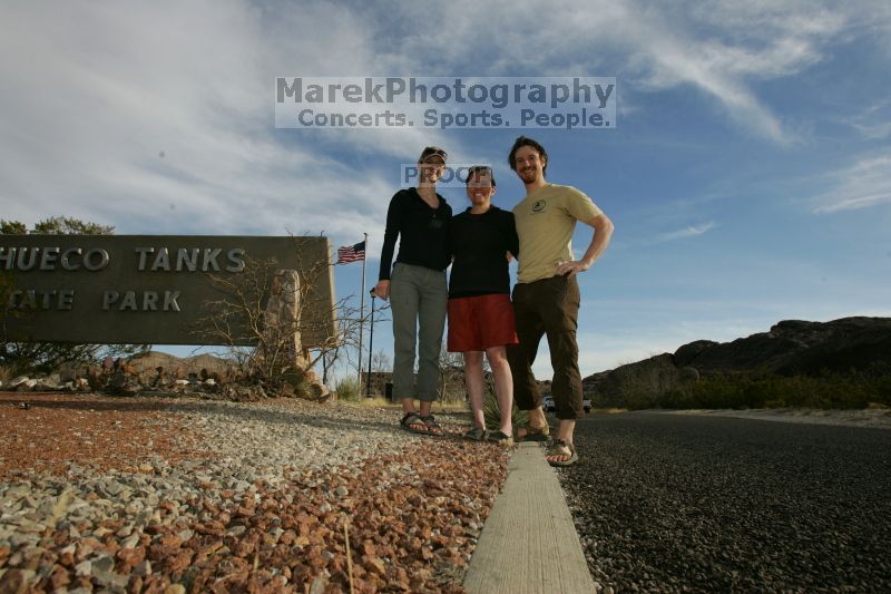 Bouldering during the Hueco Tanks Awesome Fest 14.2.

Filename: srm_20140222_18065634.jpg
Aperture: f/8.0
Shutter Speed: 1/400
Body: Canon EOS-1D Mark II
Lens: Canon EF 16-35mm f/2.8 L