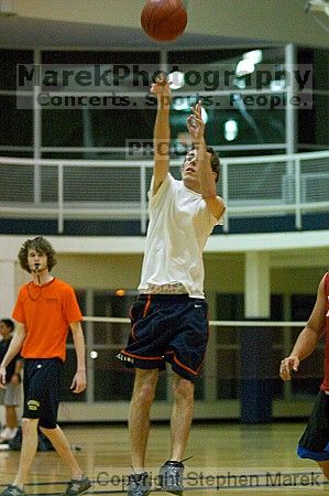 

Filename: crw_7749_std.jpg
Aperture: f/2.8
Shutter Speed: 1/320
Body: Canon EOS DIGITAL REBEL
Lens: Canon EF 80-200mm f/2.8 L