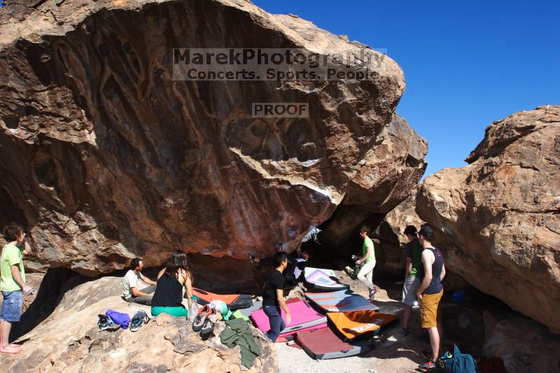 Bouldering in Hueco Tanks on 02/27/2016 with Blue Lizard Climbing and Yoga
Filename: SRM_20160227_1026420.JPG
Aperture: f/9.0
Shutter Speed: 1/250
Body: Canon EOS 20D
Lens: Canon EF 16-35mm f/2.8 L