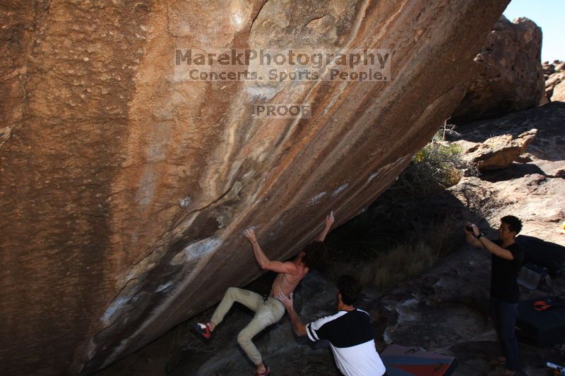 Bouldering in Hueco Tanks on 02/27/2016 with Blue Lizard Climbing and Yoga
Filename: SRM_20160227_1055001.JPG
Aperture: f/8.0
Shutter Speed: 1/250
Body: Canon EOS 20D
Lens: Canon EF 16-35mm f/2.8 L