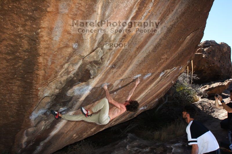 Bouldering in Hueco Tanks on 02/27/2016 with Blue Lizard Climbing and Yoga
Filename: SRM_20160227_1058580.JPG
Aperture: f/8.0
Shutter Speed: 1/250
Body: Canon EOS 20D
Lens: Canon EF 16-35mm f/2.8 L