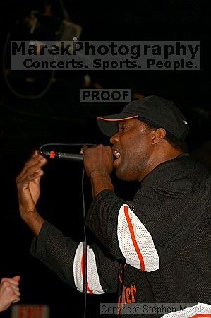 

Filename: crw_6991_std.jpg
Aperture: f/3.5
Shutter Speed: 1/200
Body: Canon EOS DIGITAL REBEL
Lens: Canon EF 80-200mm f/2.8 L