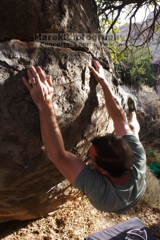 Bouldering in Hueco Tanks on 03/12/2016 with Blue Lizard Climbing and Yoga
Filename: SRM_20160312_1648002.jpg
Aperture: f/5.6
Shutter Speed: 1/80
Body: Canon EOS 20D
Lens: Canon EF 16-35mm f/2.8 L