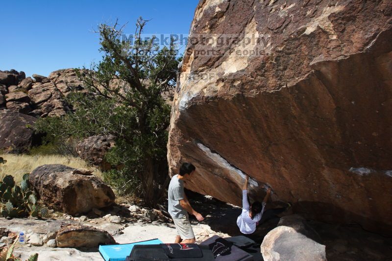 Bouldering in Hueco Tanks on 03/18/2016 with Blue Lizard Climbing and Yoga
Filename: SRM_20160318_1104000.jpg
Aperture: f/10.0
Shutter Speed: 1/250
Body: Canon EOS 20D
Lens: Canon EF 16-35mm f/2.8 L
