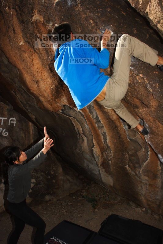 Bouldering in Hueco Tanks on 03/19/2016 with Blue Lizard Climbing and Yoga
Filename: SRM_20160319_0856020.jpg
Aperture: f/8.0
Shutter Speed: 1/250
Body: Canon EOS 20D
Lens: Canon EF 16-35mm f/2.8 L