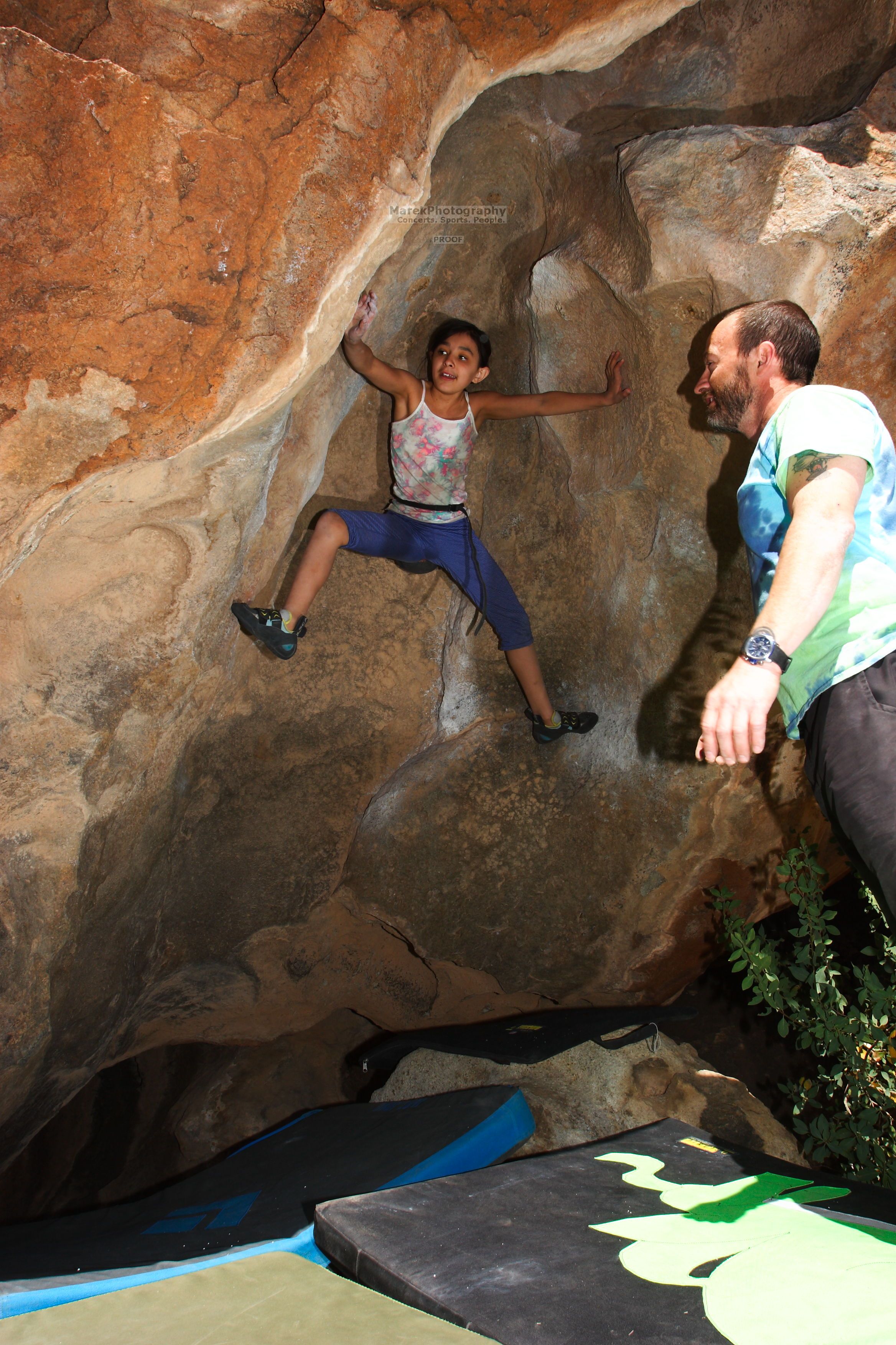 Bouldering in Hueco Tanks on 03/26/2016 with Blue Lizard Climbing and Yoga
Filename: SRM_20160326_1022310.jpg
Aperture: f/8.0
Shutter Speed: 1/250
Body: Canon EOS 20D
Lens: Canon EF 16-35mm f/2.8 L