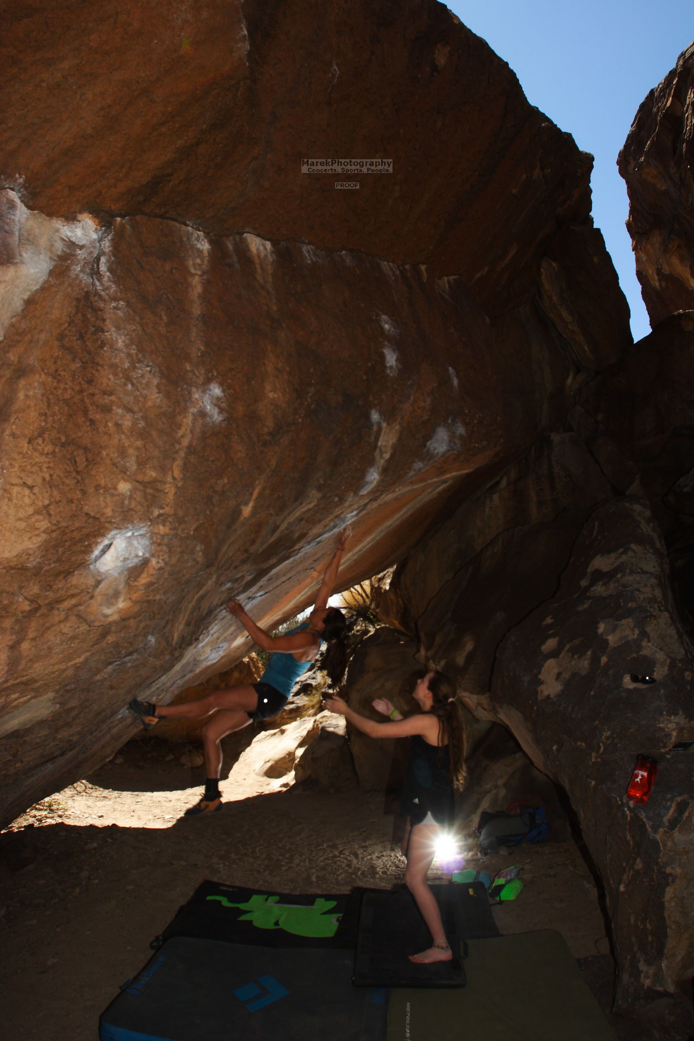 Bouldering in Hueco Tanks on 03/26/2016 with Blue Lizard Climbing and Yoga
Filename: SRM_20160326_1242180.jpg
Aperture: f/8.0
Shutter Speed: 1/250
Body: Canon EOS 20D
Lens: Canon EF 16-35mm f/2.8 L