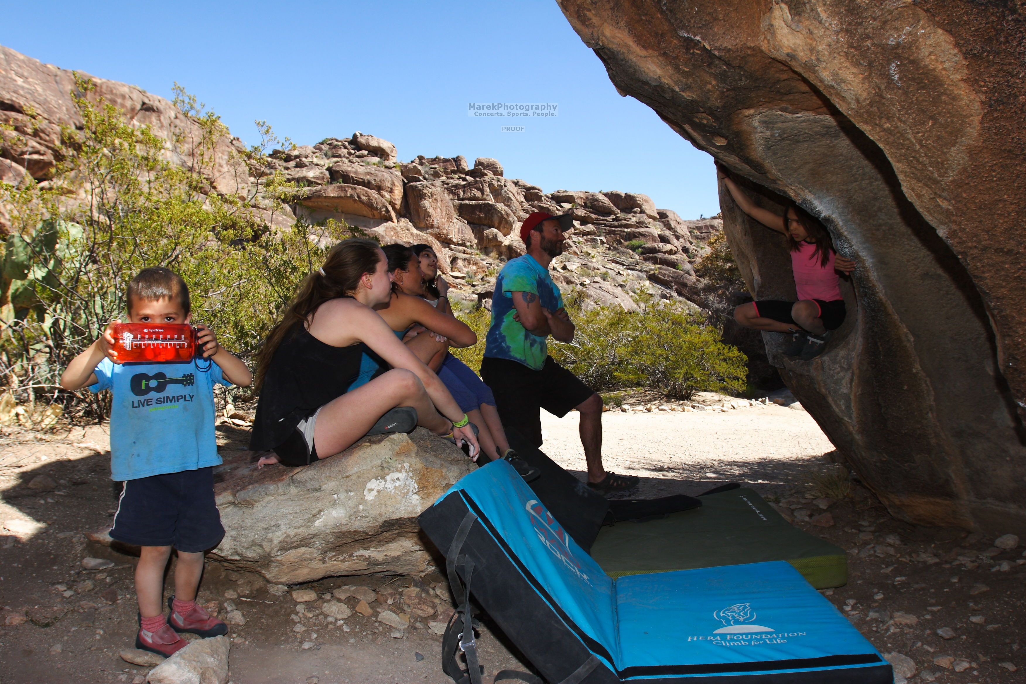 Bouldering in Hueco Tanks on 03/26/2016 with Blue Lizard Climbing and Yoga
Filename: SRM_20160326_1415450.jpg
Aperture: f/7.1
Shutter Speed: 1/250
Body: Canon EOS 20D
Lens: Canon EF 16-35mm f/2.8 L
