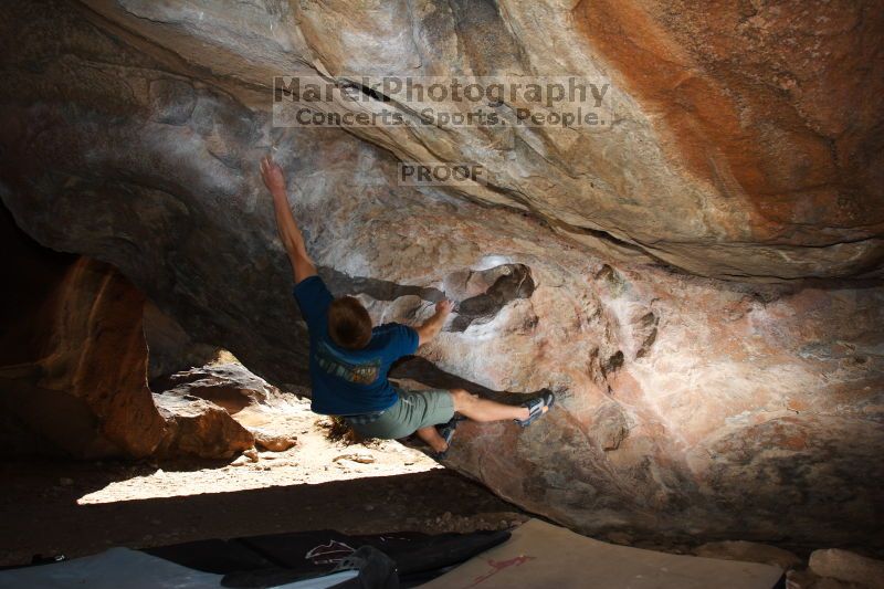 Bouldering in Hueco Tanks on 04/10/2016 with Blue Lizard Climbing and Yoga
Filename: SRM_20160410_1222160.jpg
Aperture: f/6.3
Shutter Speed: 1/250
Body: Canon EOS 20D
Lens: Canon EF 16-35mm f/2.8 L