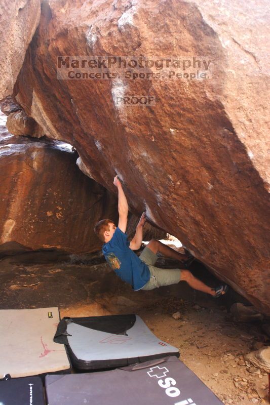 Bouldering in Hueco Tanks on 04/10/2016 with Blue Lizard Climbing and Yoga
Filename: SRM_20160410_1558180.jpg
Aperture: f/2.8
Shutter Speed: 1/250
Body: Canon EOS 20D
Lens: Canon EF 16-35mm f/2.8 L