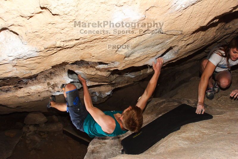 Bouldering in Hueco Tanks on 04/11/2016 with Blue Lizard Climbing and Yoga
Filename: SRM_20160411_1052270.jpg
Aperture: f/8.0
Shutter Speed: 1/250
Body: Canon EOS 20D
Lens: Canon EF 16-35mm f/2.8 L
