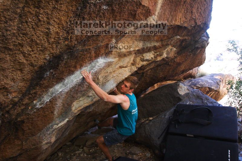 Bouldering in Hueco Tanks on 04/11/2016 with Blue Lizard Climbing and Yoga
Filename: SRM_20160411_1650590.jpg
Aperture: f/3.2
Shutter Speed: 1/400
Body: Canon EOS 20D
Lens: Canon EF 16-35mm f/2.8 L