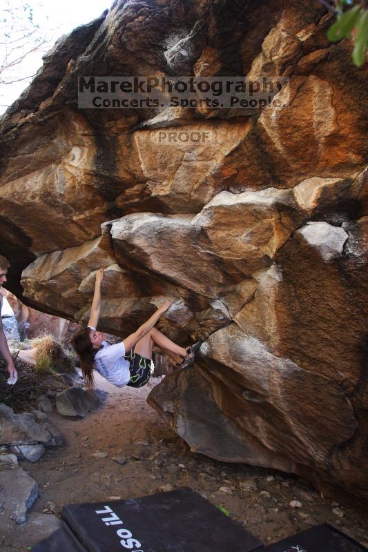 Bouldering in Hueco Tanks on 04/11/2016 with Blue Lizard Climbing and Yoga
Filename: SRM_20160411_1706400.jpg
Aperture: f/3.5
Shutter Speed: 1/320
Body: Canon EOS 20D
Lens: Canon EF 16-35mm f/2.8 L