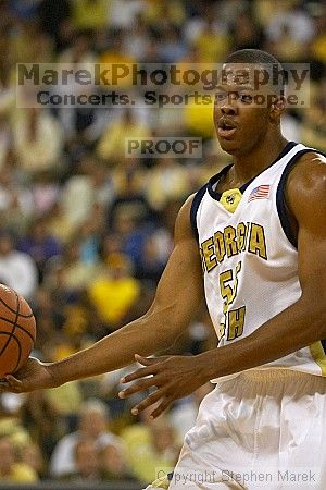 Anthony McHenry has the ball.  Men's Basketball Georgia Tech beat UGA 87-49.

Filename: crw_5942_std.jpg
Aperture: f/2.8
Shutter Speed: 1/640
Body: Canon EOS DIGITAL REBEL
Lens: Canon EF 80-200mm f/2.8 L