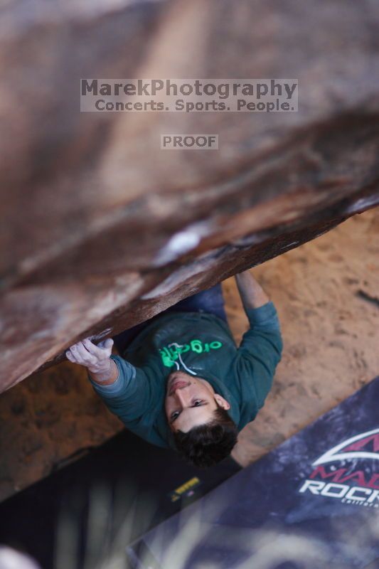 

Filename: SRM_20161209_1703491.jpg
Aperture: f/1.8
Shutter Speed: 1/400
Body: Canon EOS-1D Mark II
Lens: Canon EF 85mm f/1.2 L II