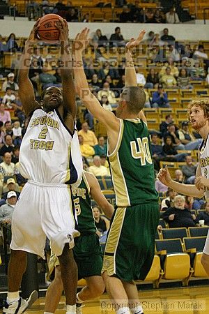 

Filename: img_4077_std.jpg
Aperture: f/2.8
Shutter Speed: 1/500
Body: Canon EOS DIGITAL REBEL
Lens: Canon EF 80-200mm f/2.8 L