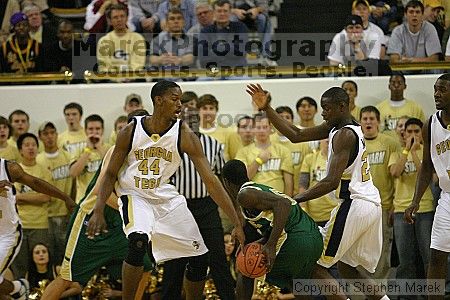 

Filename: img_4043_std.jpg
Aperture: f/2.8
Shutter Speed: 1/500
Body: Canon EOS DIGITAL REBEL
Lens: Canon EF 80-200mm f/2.8 L